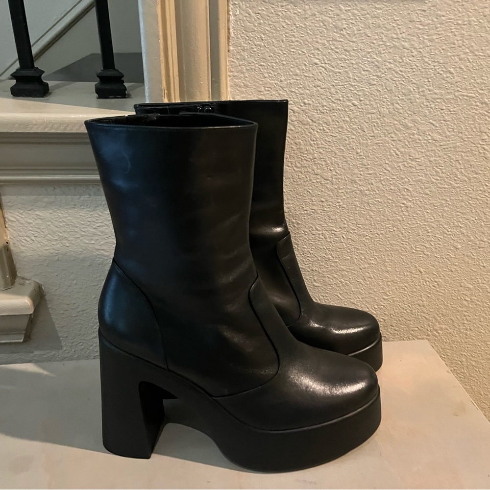 Gianni Bini Black Ankle Booties with Platform